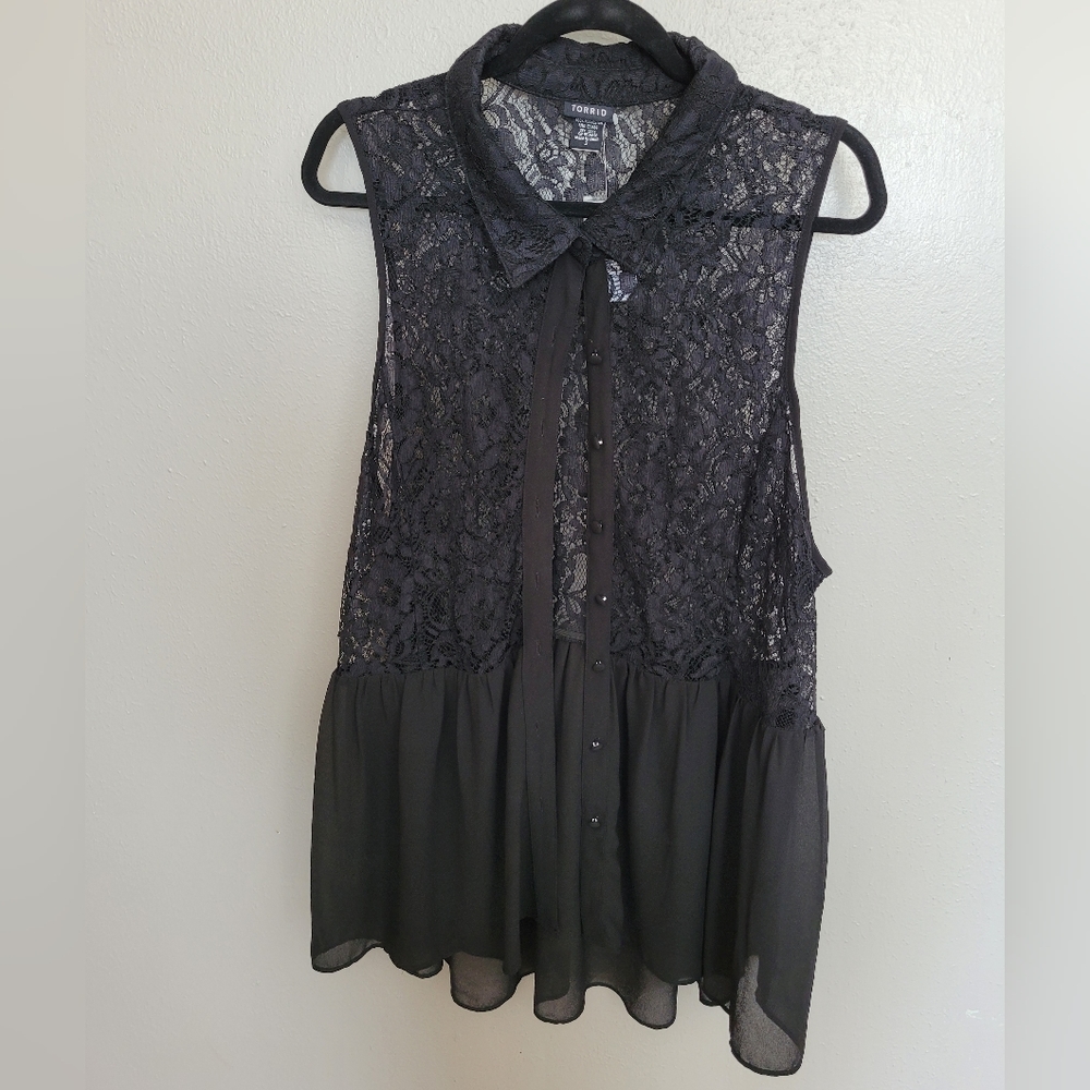 Plus Size Torrid Black Lace Button Down Sleeveless Top NWT